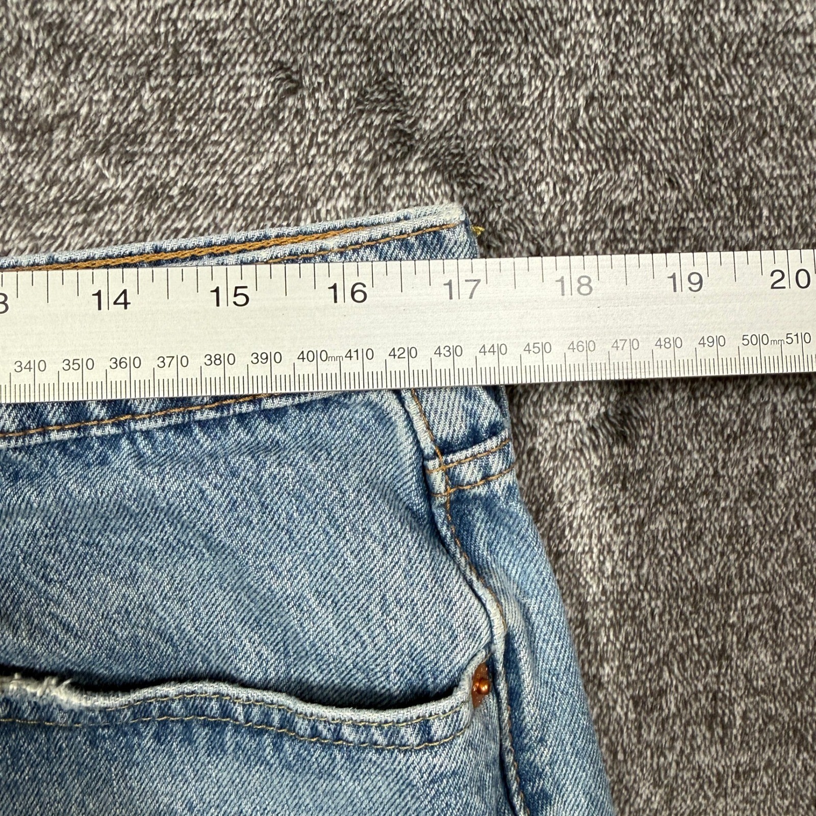 Levi’s 502 Jeans Mens 34×34 Regular Taper Light Wash Blue Denim