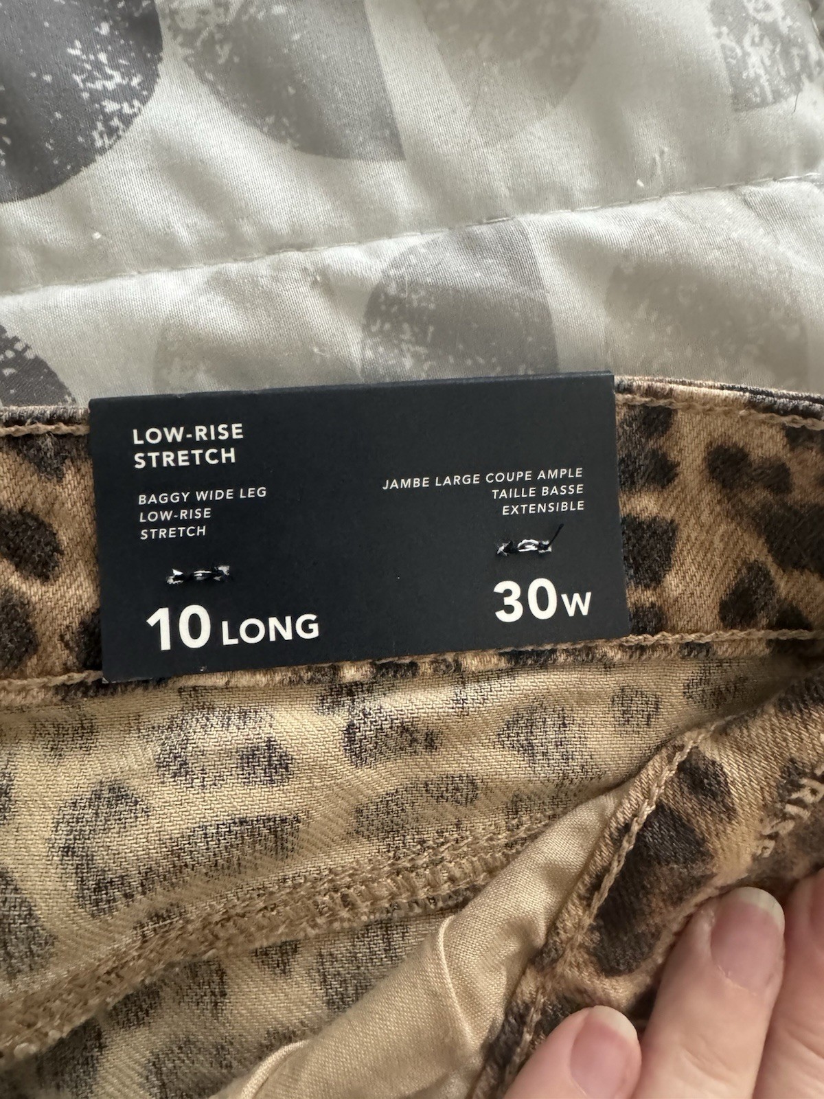 American Eagle Women’s Low Rise Baggy Wide-Leg Leopard Stretch Denim Pants 10L
