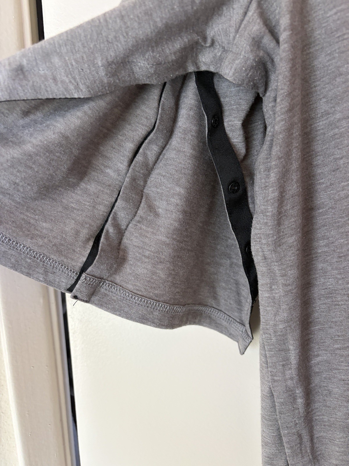 Postoperative Women’s Shirt Snap Closures On Side and Arms Size Large