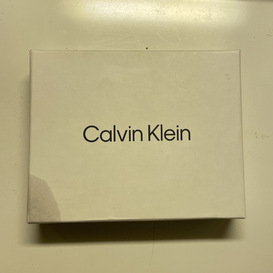 Calvin Klein Men’s White Solid Wallet, Year Manufactured 2020-2029