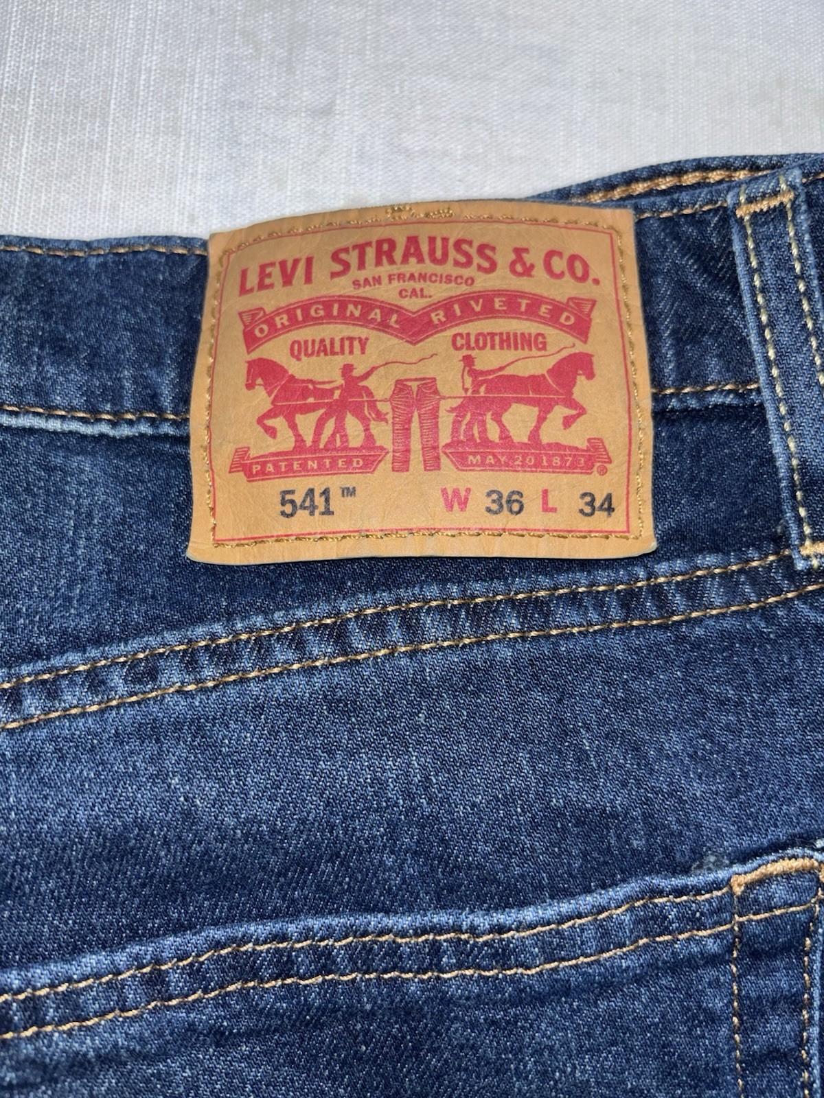 Levi’s 541 Dark Blue Men’s Stretch Athletic Tapered Denim Jeans Size 36W X 34L