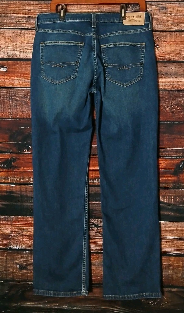 Signature Levi Strauss Jeans 34X30 Levis Straight Fit Dark Blue Denim Stretch