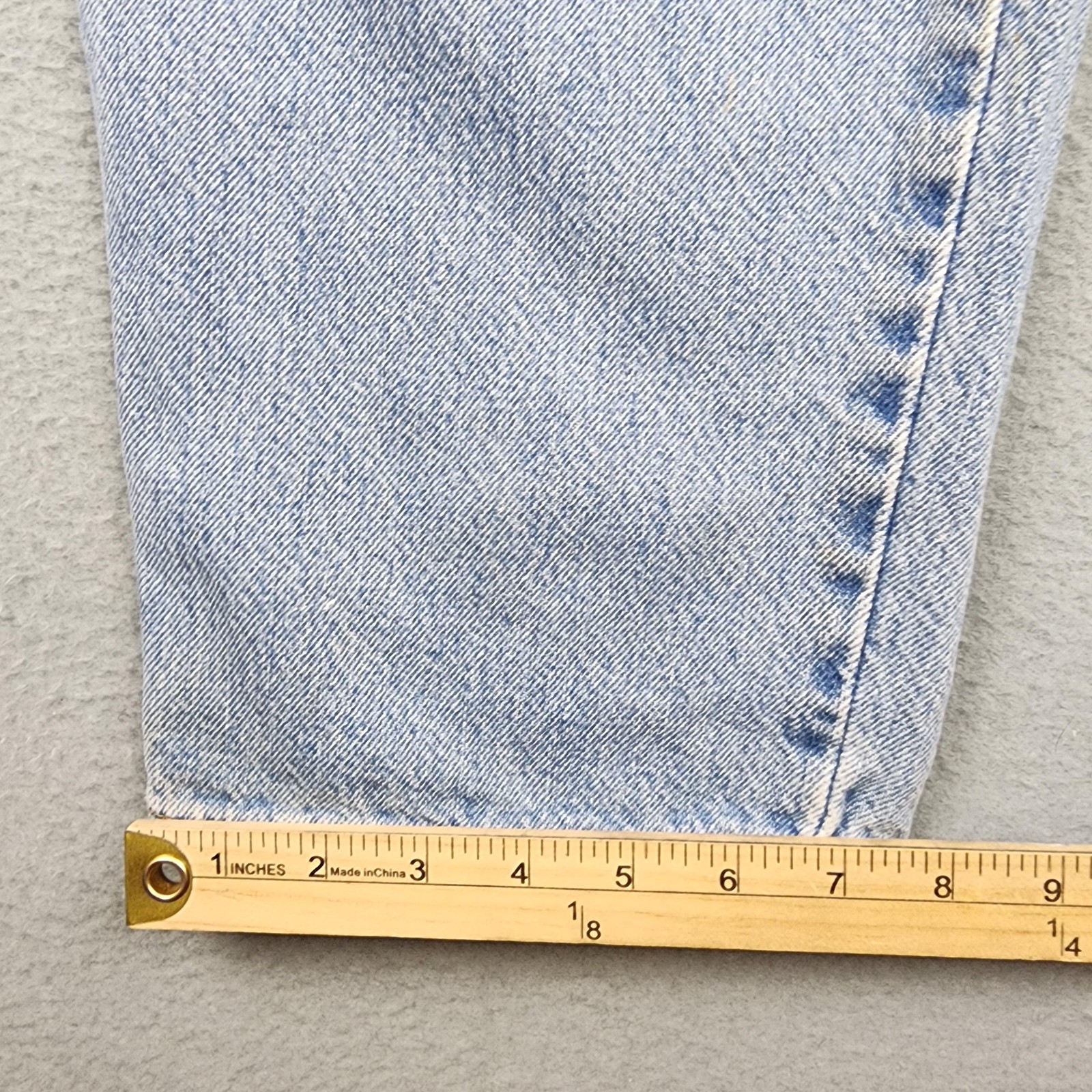 Vintage Levi’s 550 Relaxed Taper Jeans Mens 34×30 (32×29) Light Blue Denim USA