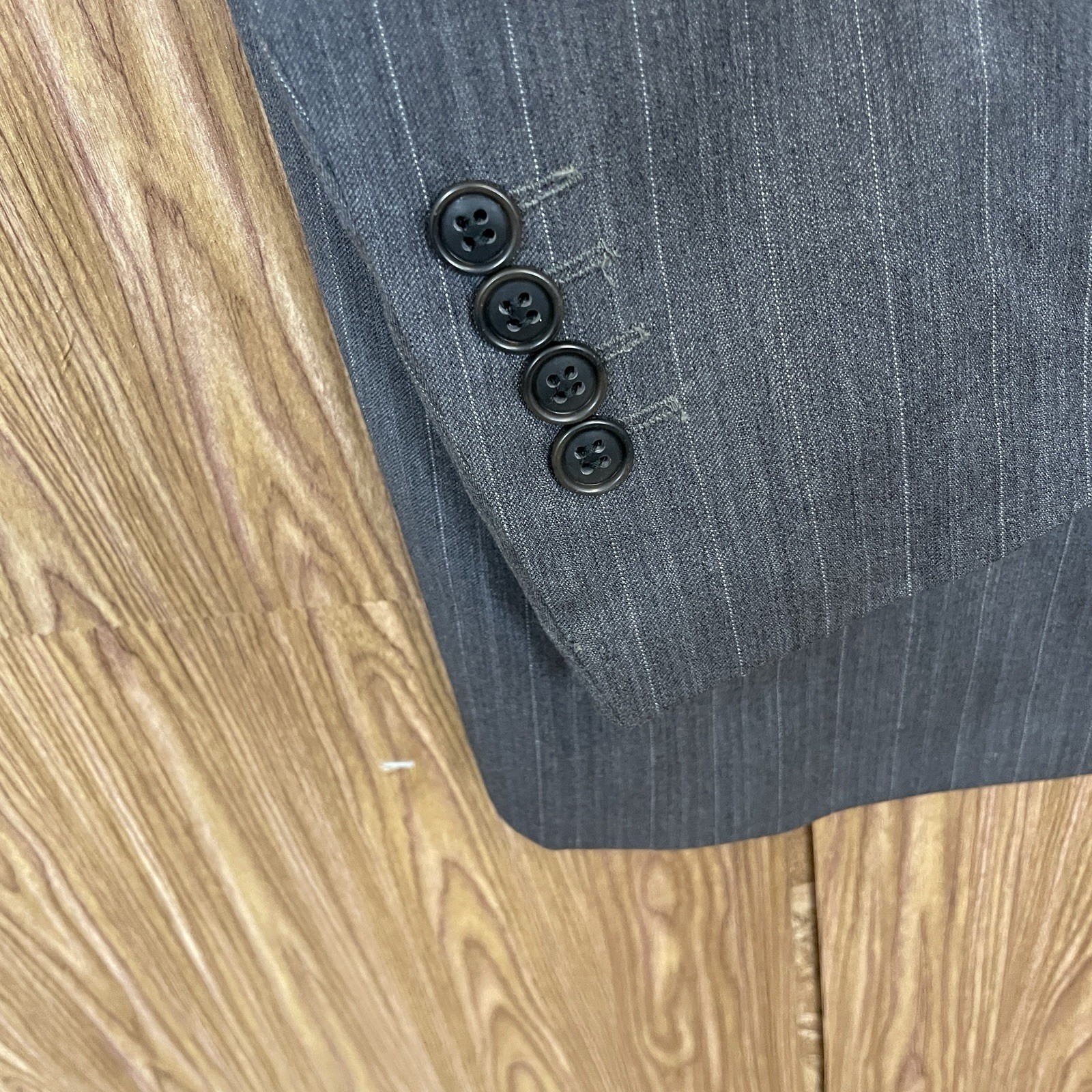 Lineage 2 Piece Suit Mens 44R 38×28 Gray Striped Wool Three Buttons Pants