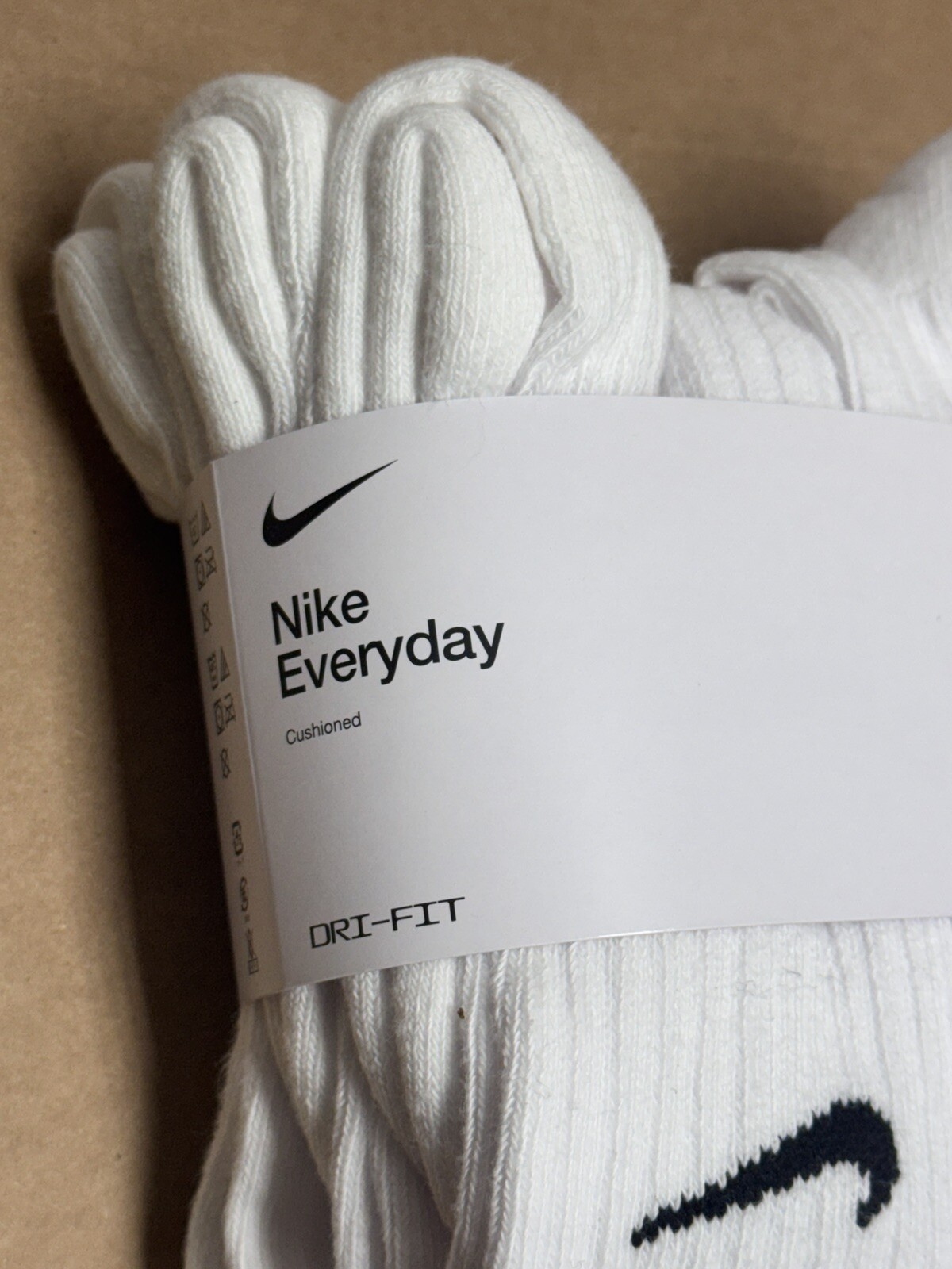 AUTHENTIC Nike Women’s Everyday Training Crew Socks 6-PAIRS WHITE SMALL 4-6