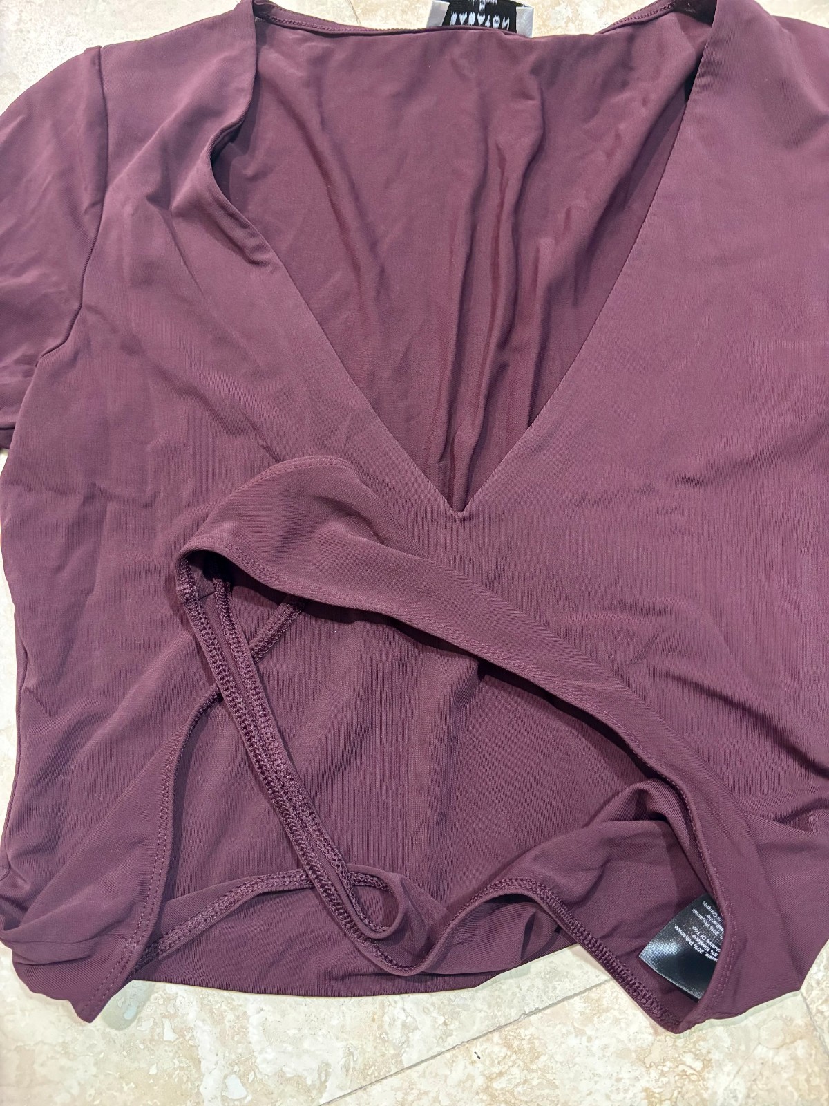 Babaton by Aritzia – Contour V-Neck Longsleeve Deep Bodysuit – Burgundy sz M