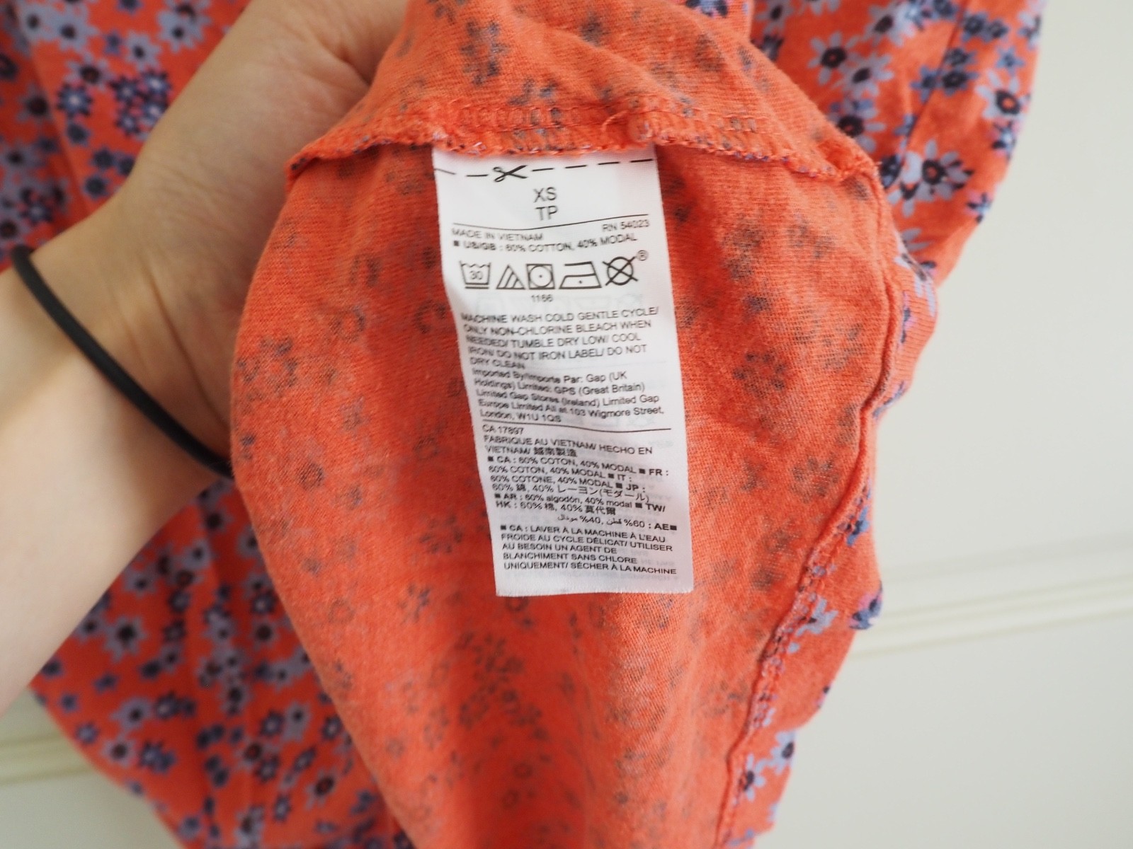 Gap Size XS Orange Blue Flowers Cotton Short Sleeve T Shirt
