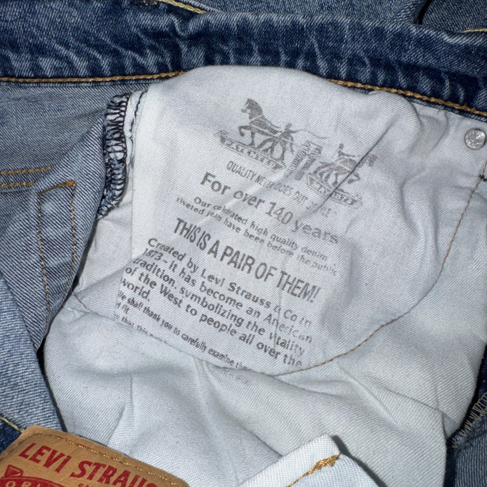 Levi’s 550 Men’s Relaxed Fit Jeans – Stonewash Blue Size 38×34 Thrashed