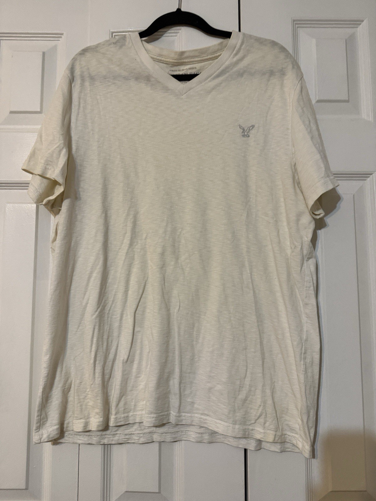 American Eagle Outfitters Men’s White V-Neck Athletic Fit Tee XL
