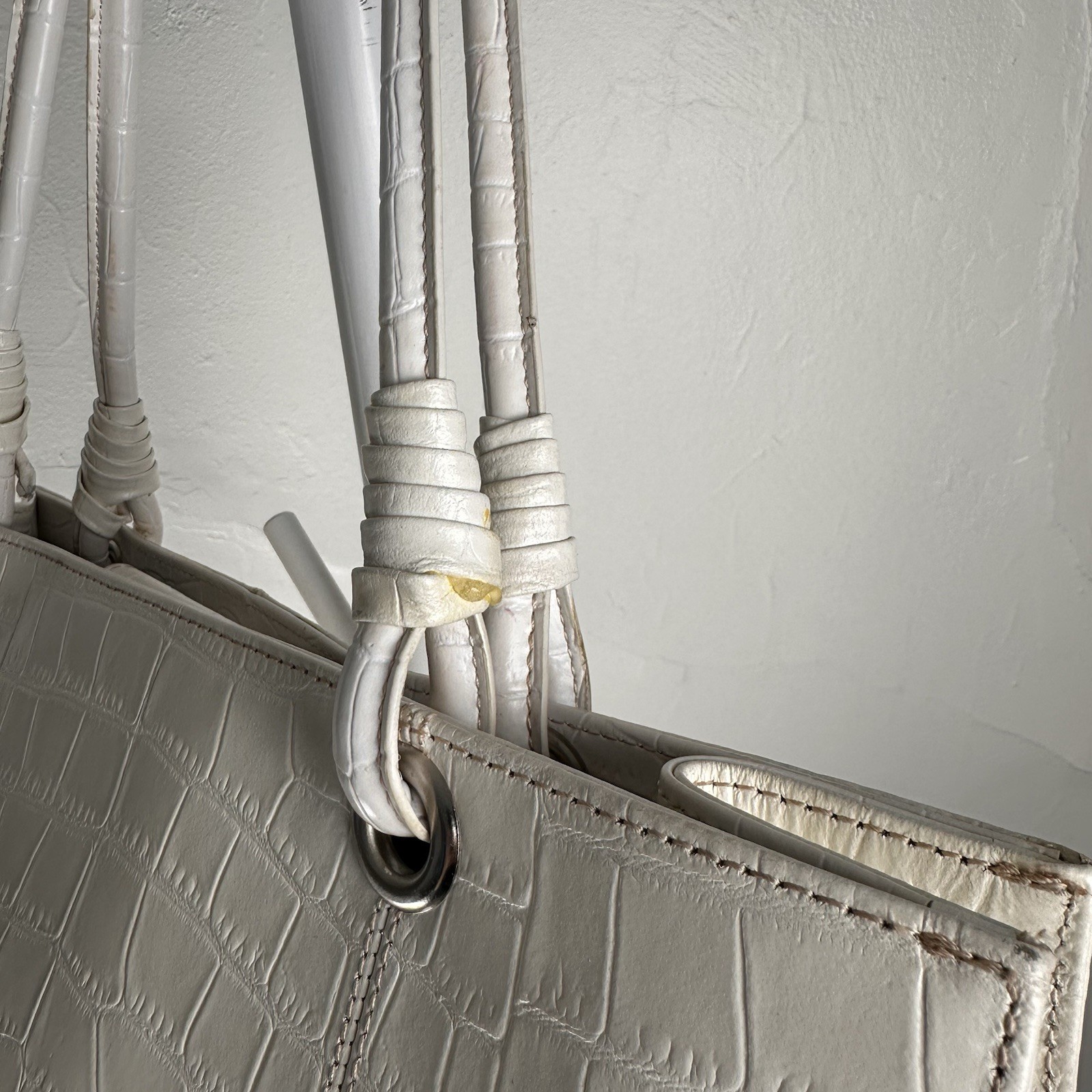 Wilson Leather Women’s White Embossed Tote Animal Print Lining Snap Zip Pockets
