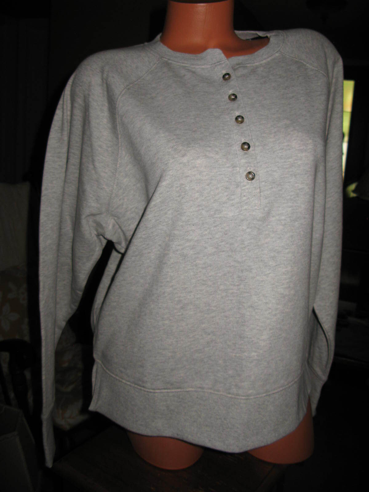 GAP Women’s Long Sleeve Henley Sweatshirt Pull Over Large Heather Gray NWT