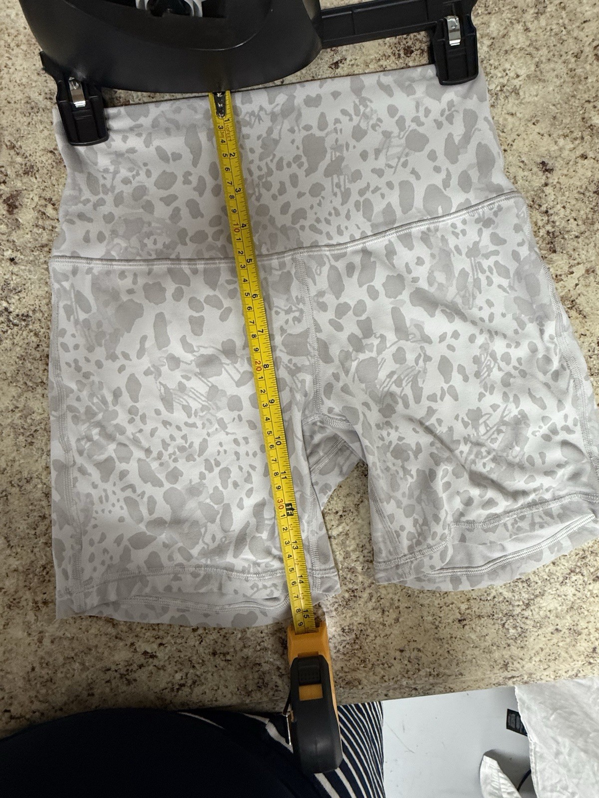 Lululemon Women’s High-Rise Biker Shorts Gray/White 6″ Inseam Stretch Leopard