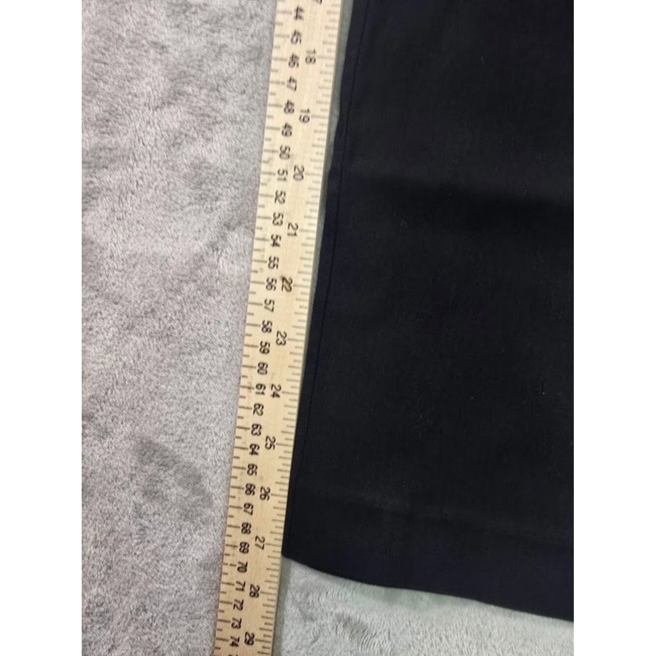 Tommy HilfigerExcellent pre‑owned condition. Size:30×30