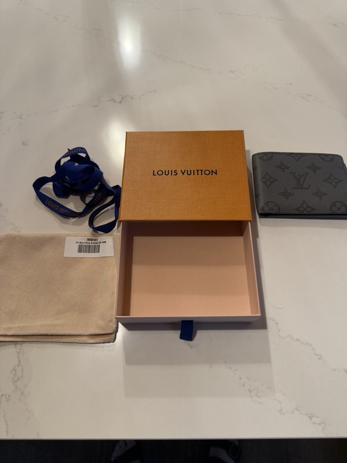 Louis Vuitton Gray Monogram Bifold Men’s Wallet, Folding Credit Card Slots OBO
