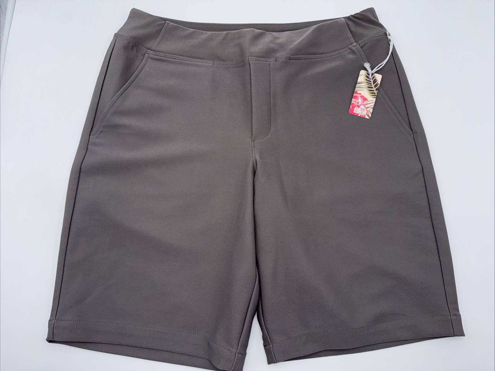 $89 Tommy Bahama Women’s Bermuda Golf/Leisure Shorts – Taupe – Size: Large – New