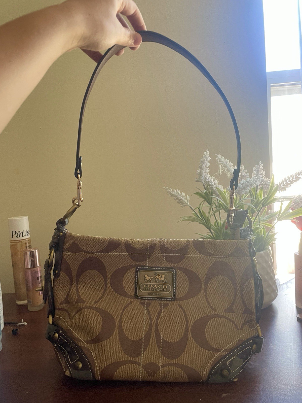 Coach Signature Brown Beige Shoulder Bag Zip Gold Hardware Lined Pockets Med
