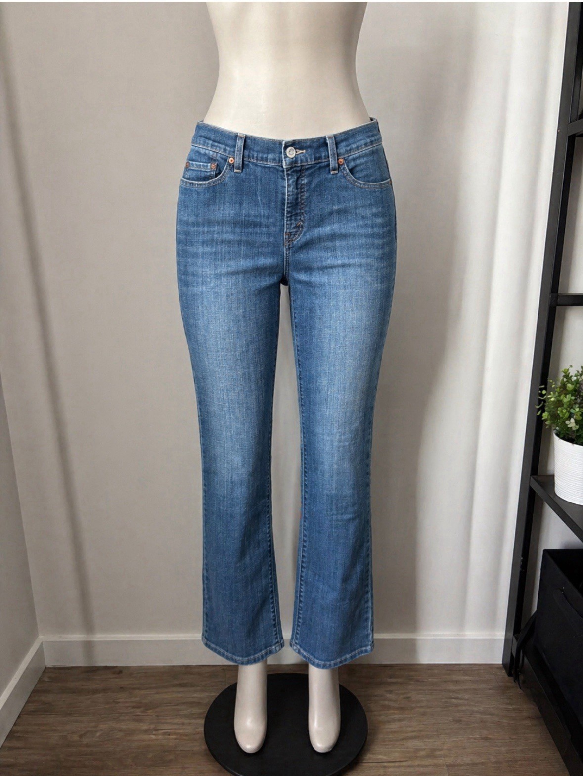 Levi’s Perfectly Slimming Straight Blue Denim Jeans Button Logo Zipper