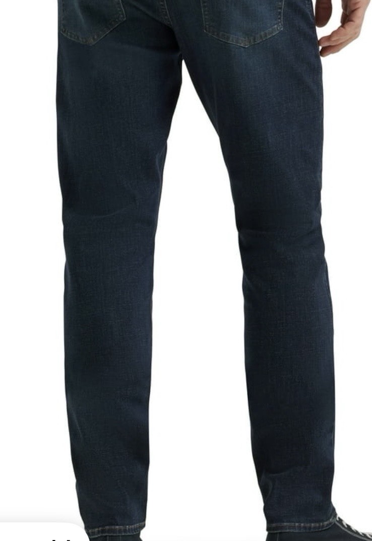 Wrangler Men’s Flex Taper Fit Denim Jeans with Performance Waistband 42×30