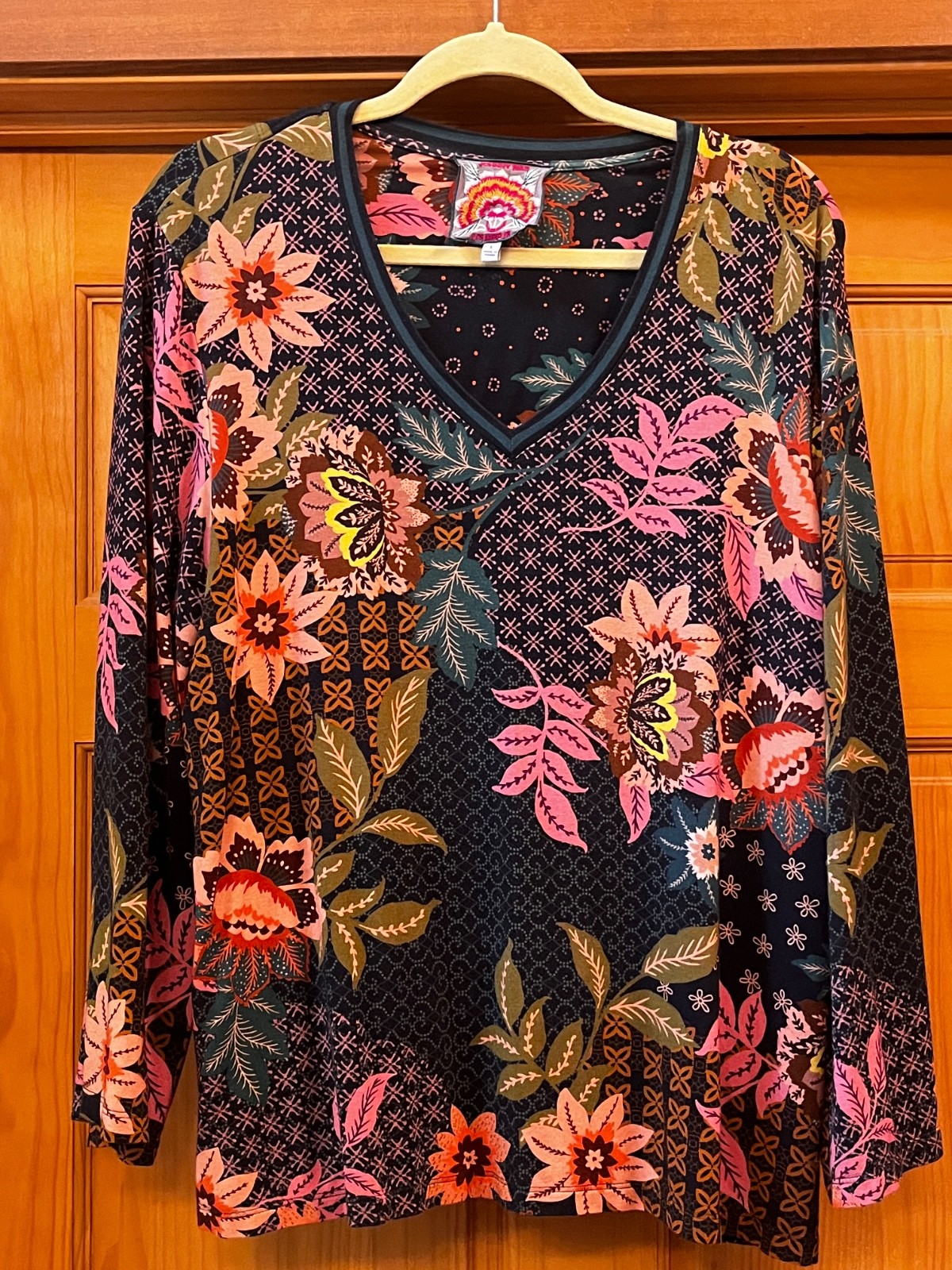 Johnny Was Delfino top, v neck kimono sleeves , large