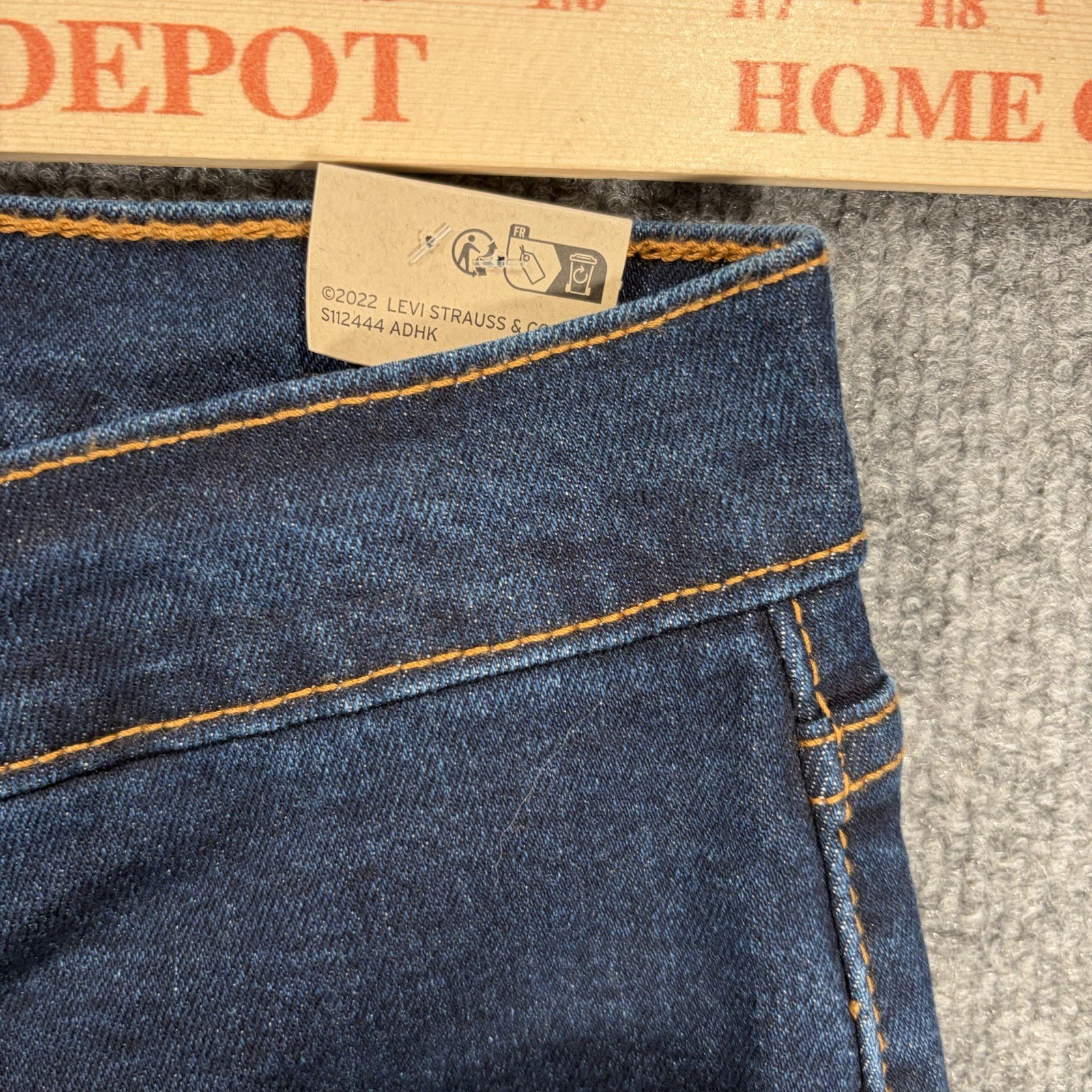 NWT Levis Mens 502 Taper Fit Jeans Blue Stretch Denim Zip Fly 34×32 Tapered