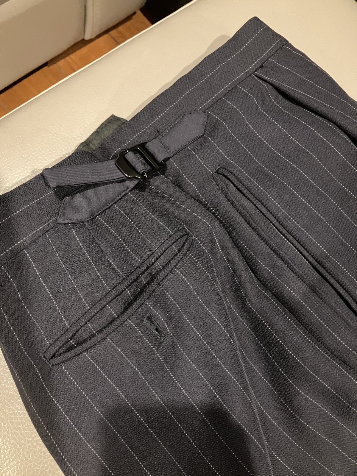 Giorgio Armani Vintage Collezioni Men Navy Blue Pinstripe 2 Pcs Suit 48R 90s