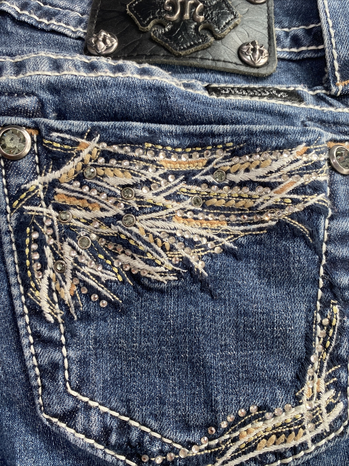Miss Me Sz 24 Bermuda Bling Gems Silver Stitch Denim Shorts Med Wash 11 1/4 Inse