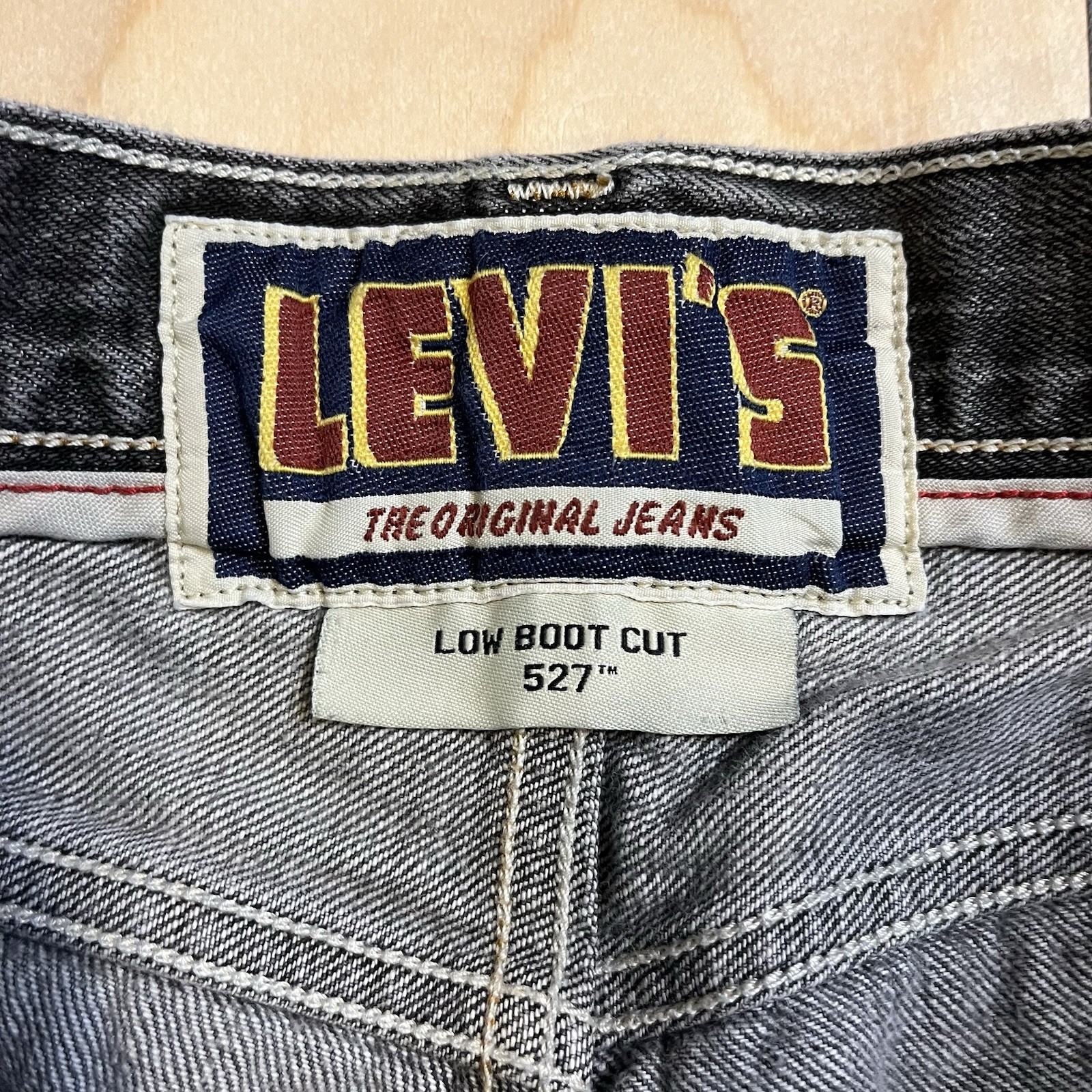 Vintage 2000’s Men’s Levi’s 527 Jeans 33×34 Grey Faded Denim Bootcut Low Rise