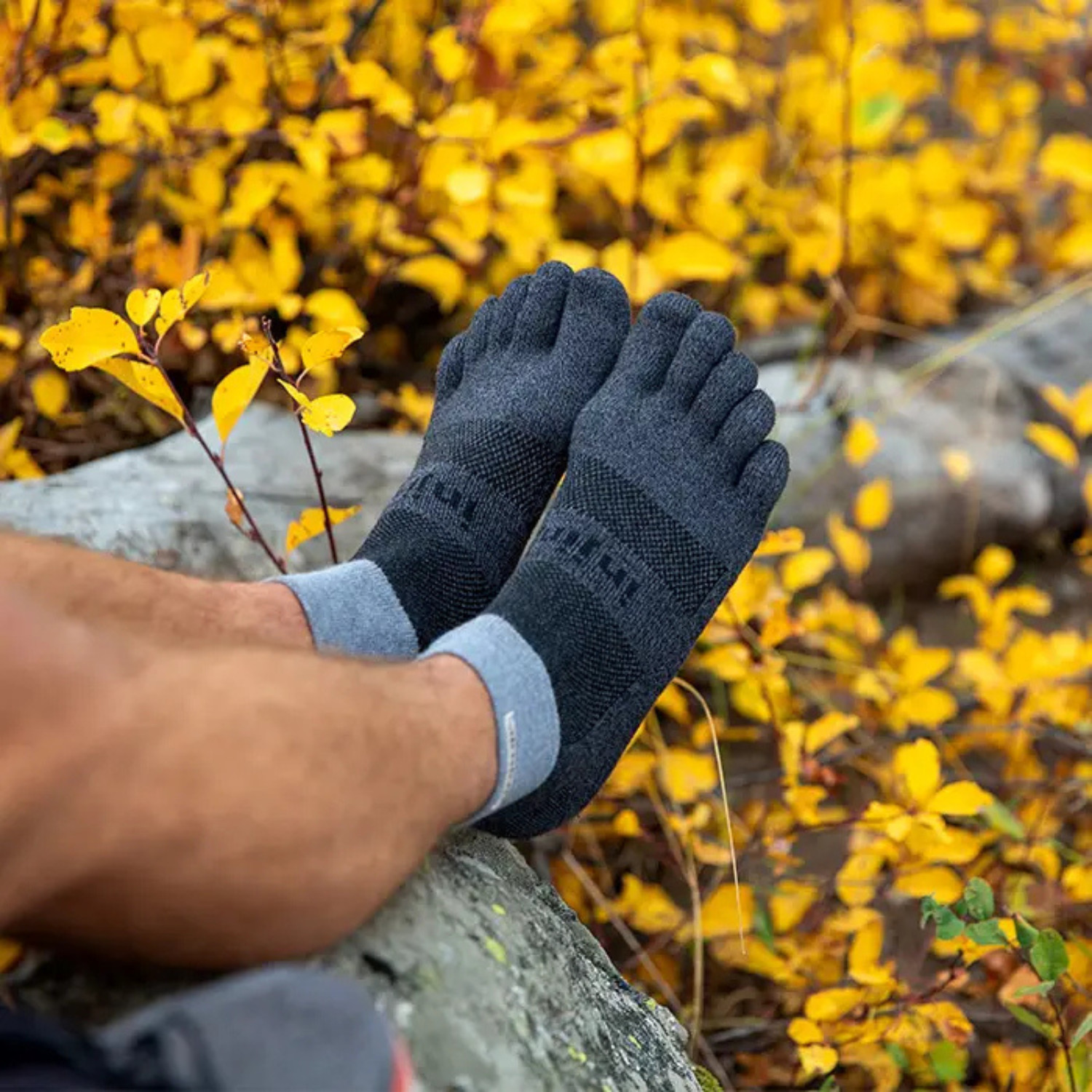 Injinji Men’s Trail Midweight Mini Crew Comfortable Toe Socks, Granite, Sizes