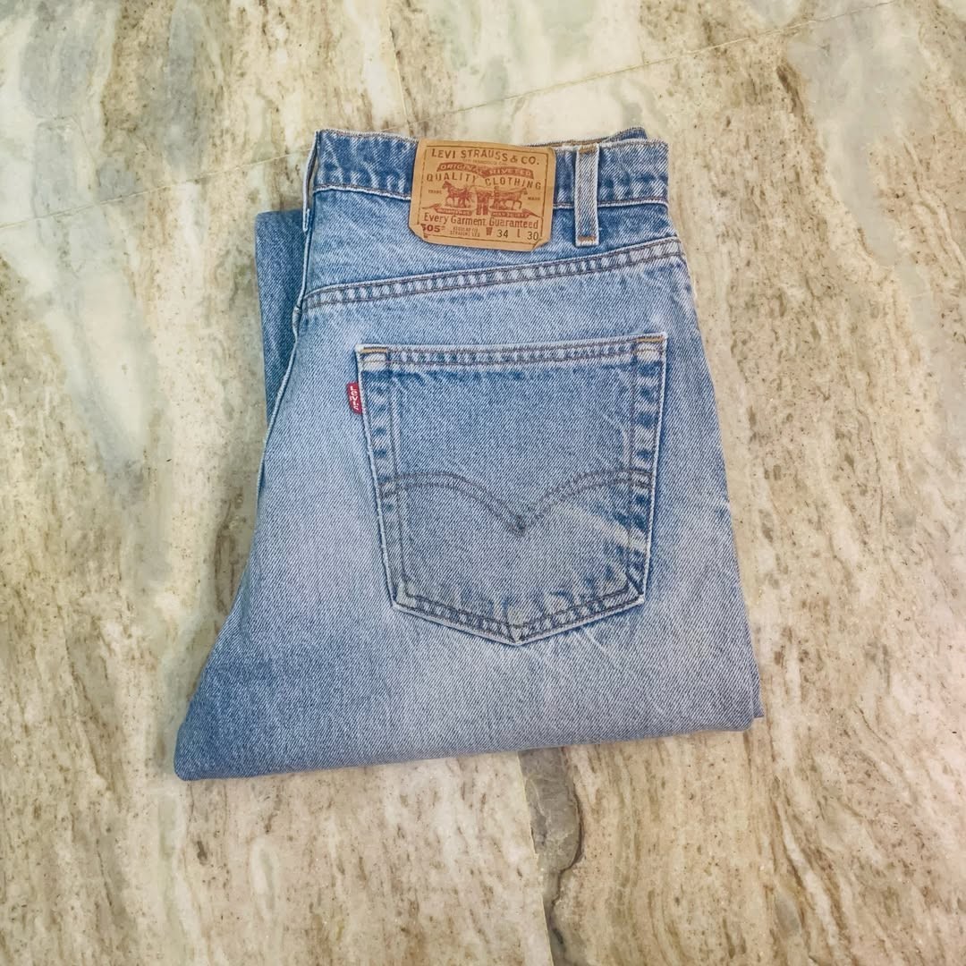 Vintage Levi’s 505 Size 34*30 Regular fit straightt leg made in USA 98
