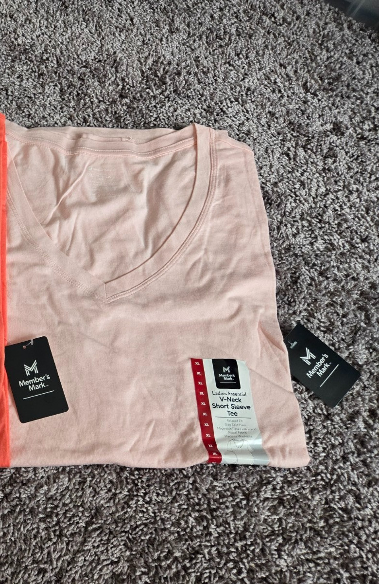 Women’s Ladies Solid Tee Shirt Short Sleeve Peach or Pink V Neck Casual Top NWT