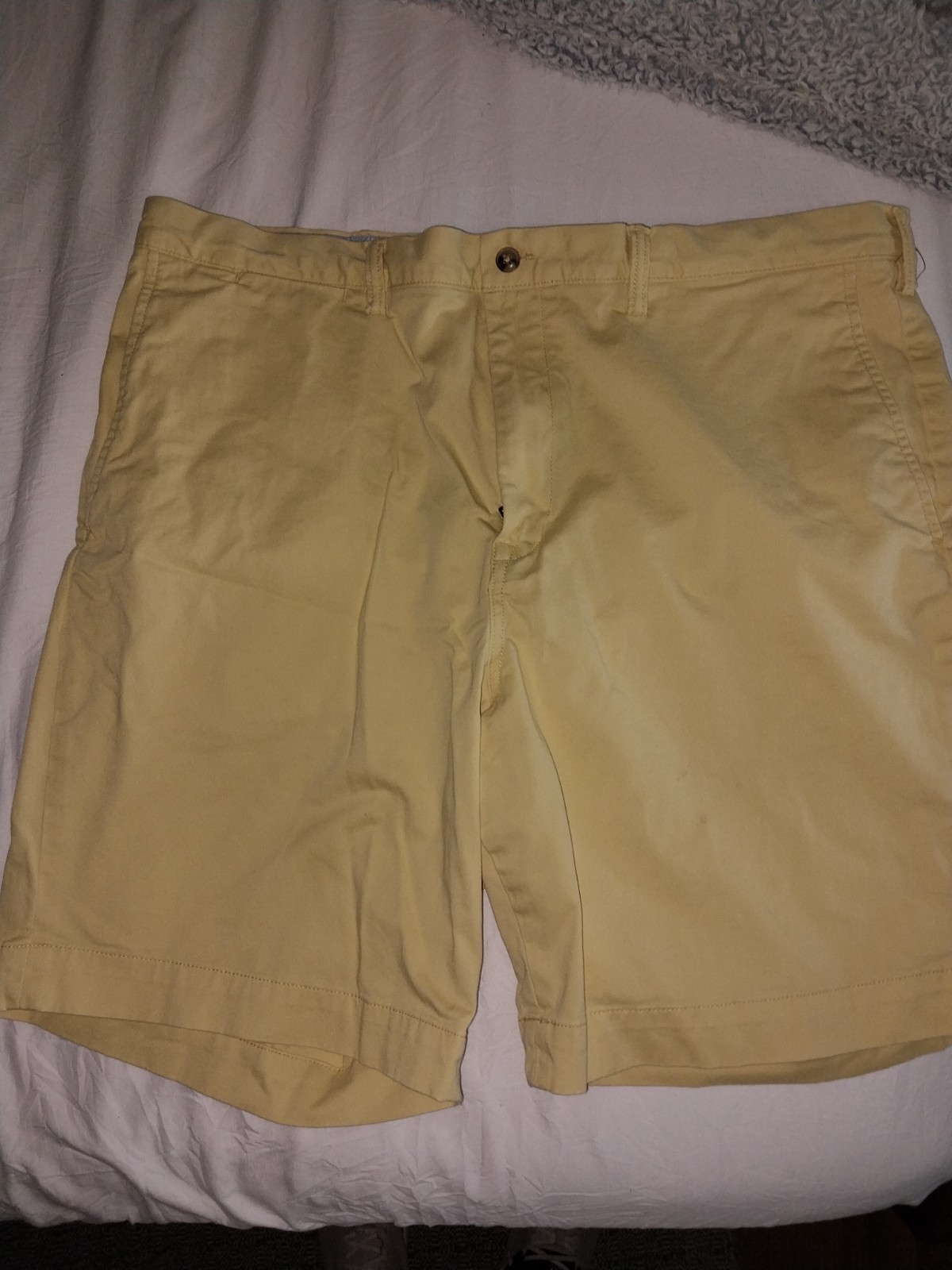 Polo Ralph Lauren Chinos Classic Fit 9″ Shorts Men’s Size 40 Yellow