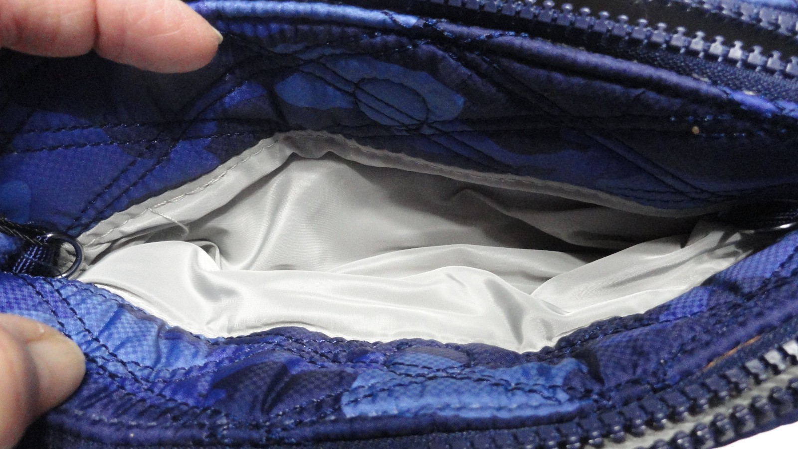 Baggallini Quilted Shades of Blue Camo Zip NWT Mini Crossbody 8 1/2 x 4″