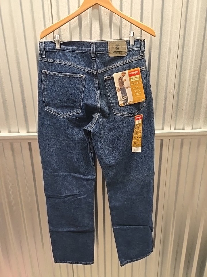 NWT WRANGLER 9760WDR Relaxed Fit Premium DENIM JEANS, 33 x 32 Dark Wash