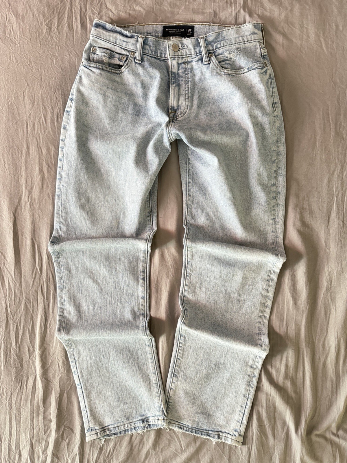 Abercrombie & Fitch Signature Stretch Athletic Straight Jeans – Light Wash 30×32