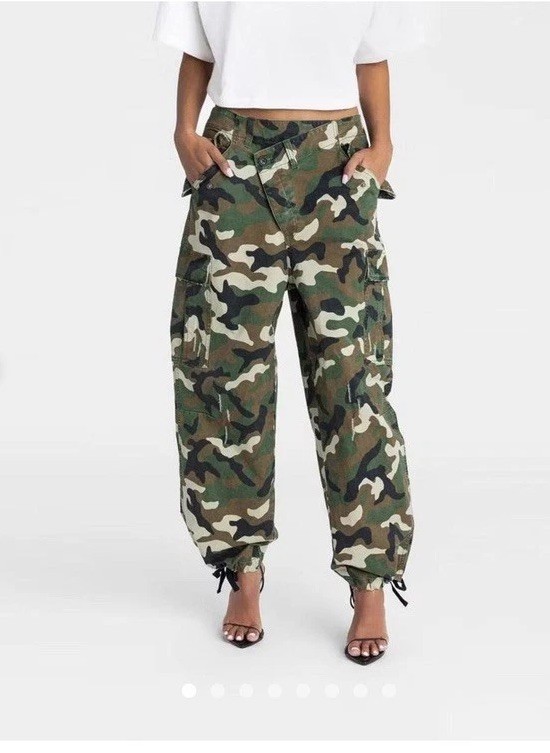 KBB by Kahlana The Cargo Mid Rise Straight Leg Classic Camo Pants – size M- NWT