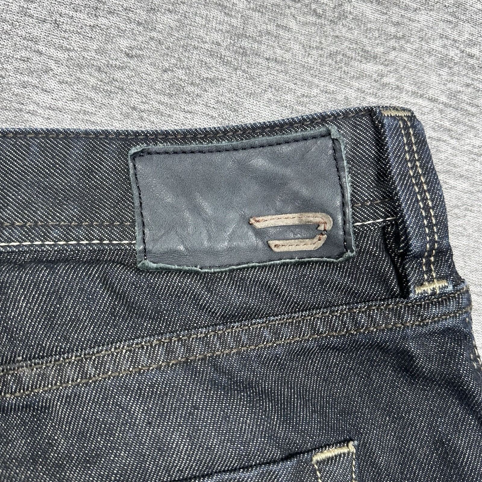 Diesel Jeans Mens Size 40×30 Raw Blue Denim Larkee Straight Button Fly Designer