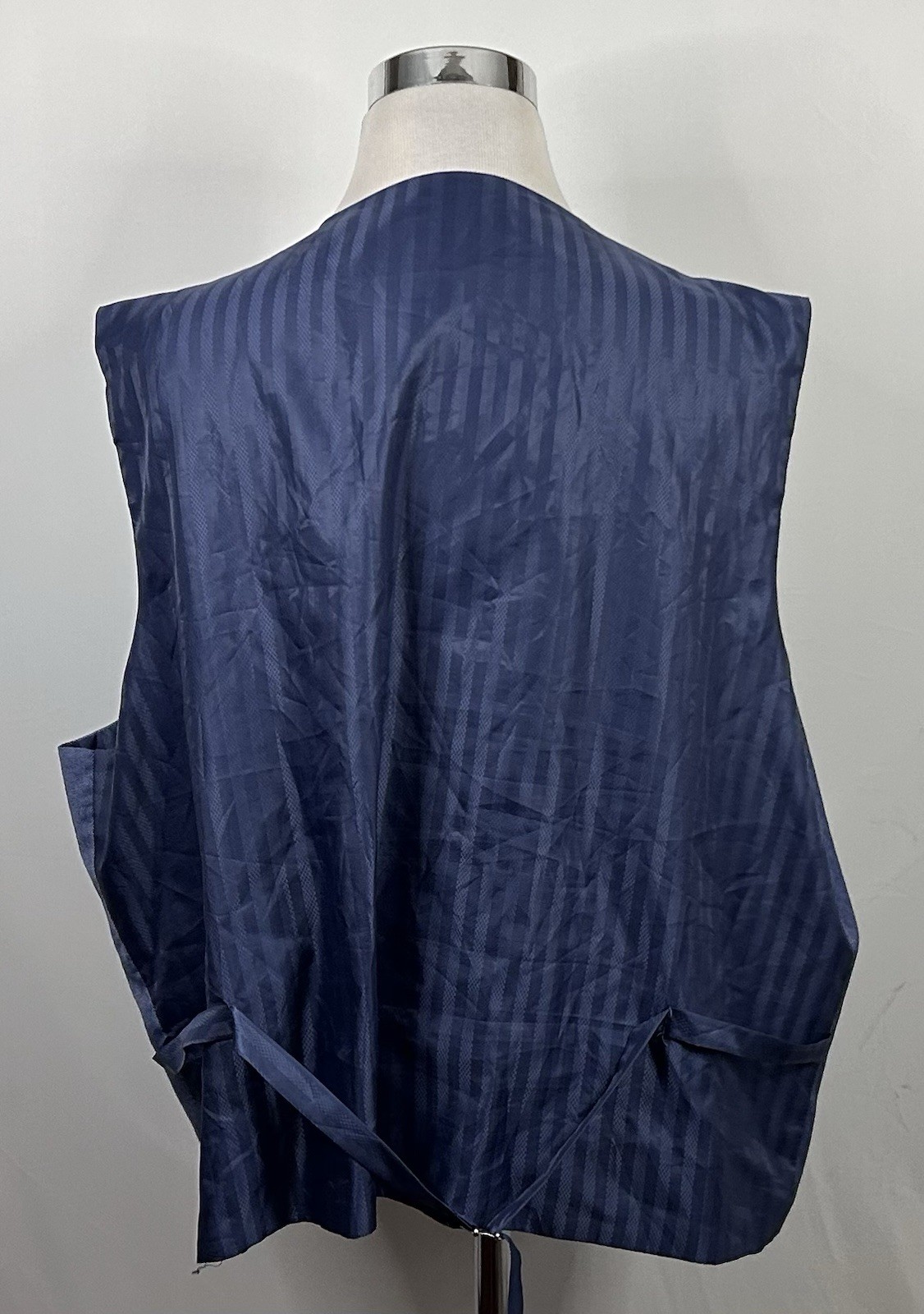 Lineage 56R 3 pc Suit 52×34 Pleated Blue Peal Lapel Two Button Double Vented