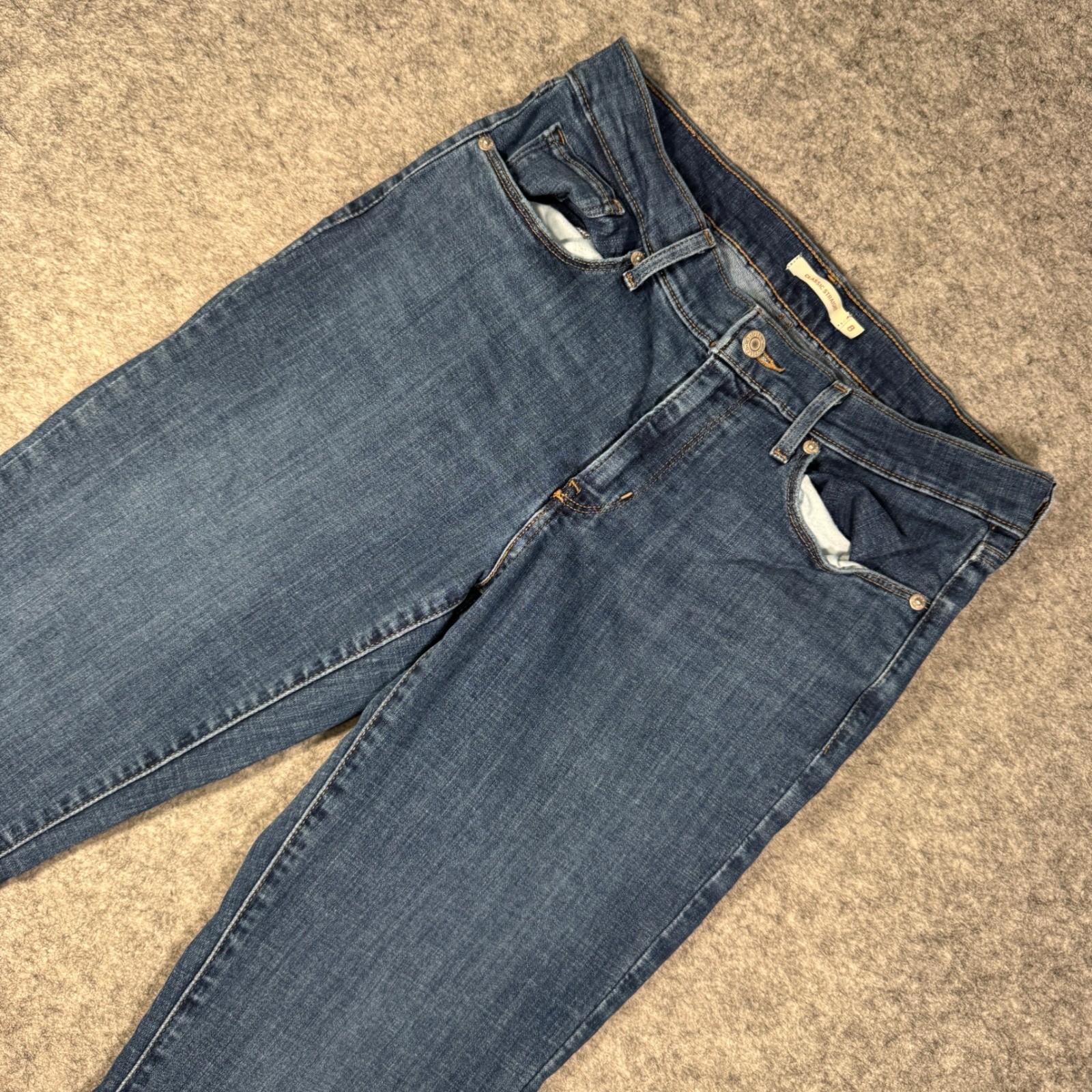 Levis Classic Straight Leg Jeans Womens 8 Medium Dark Wash Blue Raw Hem Denim