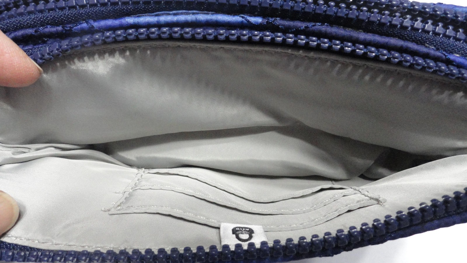 Baggallini Quilted Shades of Blue Camo Zip NWT Mini Crossbody 8 1/2 x 4″