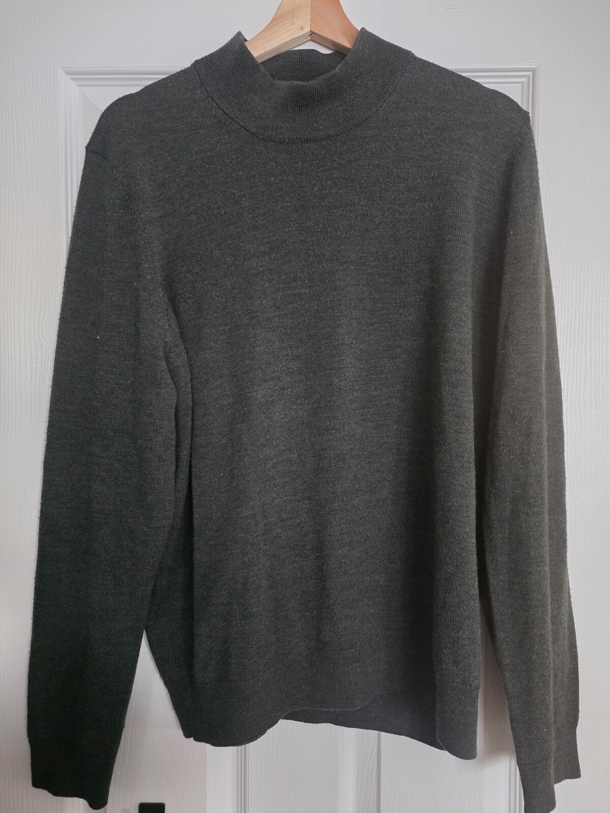 JoS. A. Bank 100% Merino Wool green sweater size large