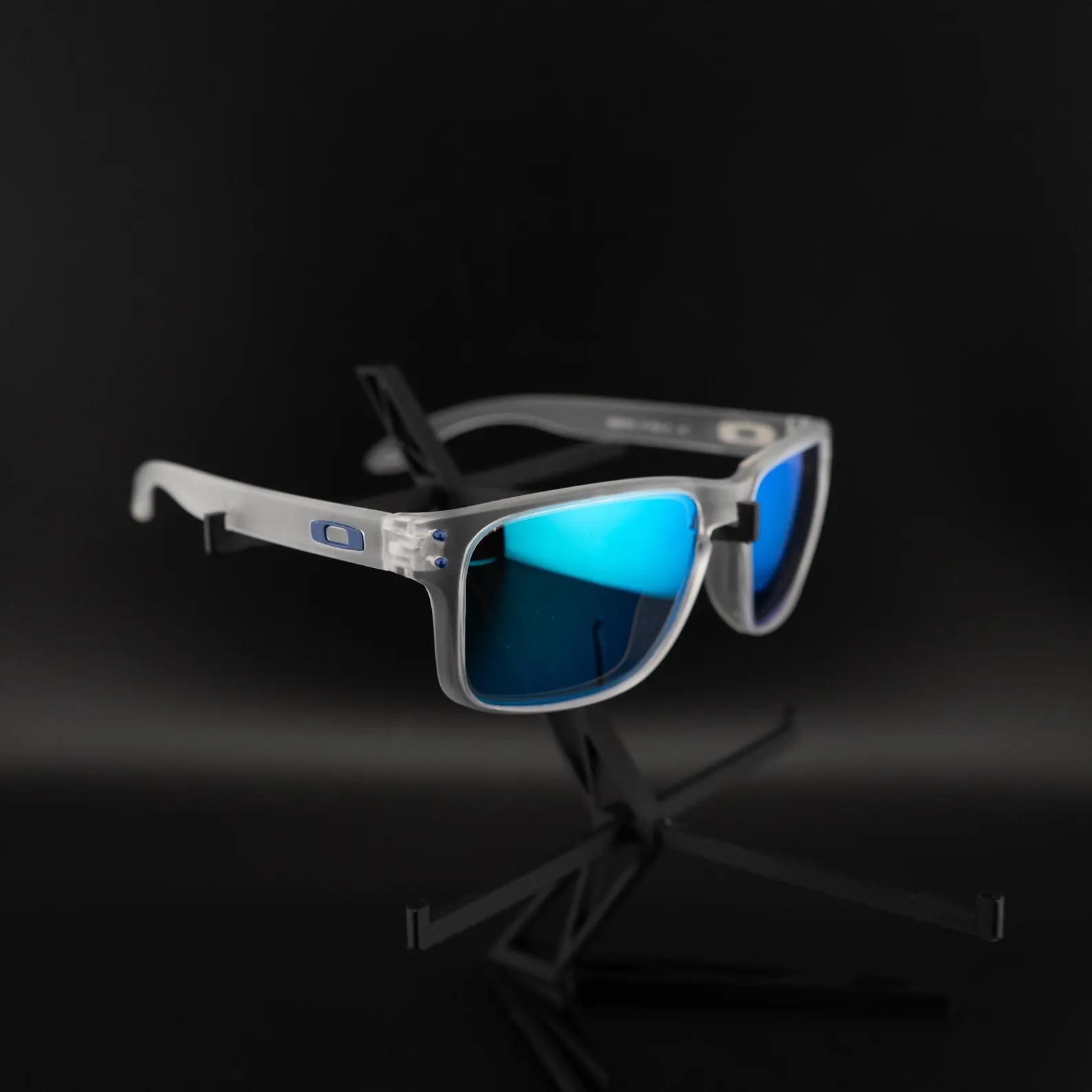 Oakley Holbrook Sunglasses: White / Blue Polarized UV400
