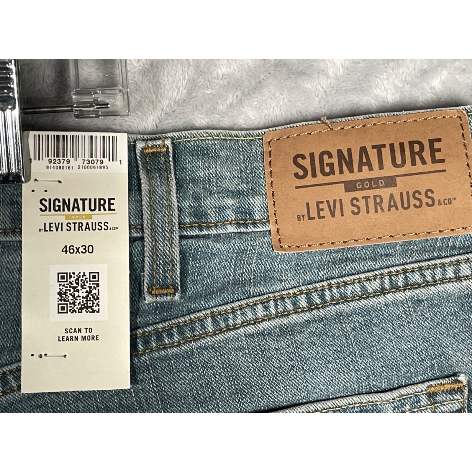 Signature by Levi Strauss Gold Label Men 46×30 Straight Leg Light Wash Jeans NEW