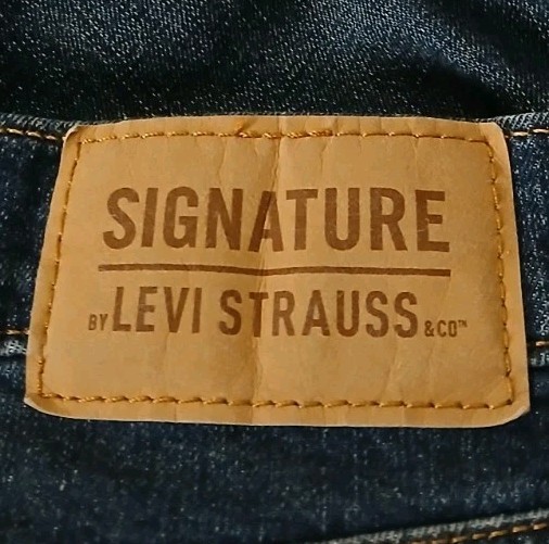 Signature Levi Strauss Jeans 34X30 Levis Straight Fit Dark Blue Denim Stretch