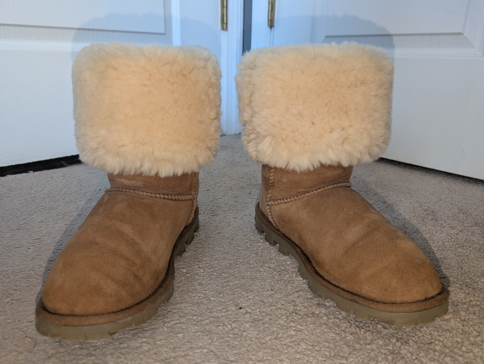 UGG Classic Tall 5845 Chestnut Suede Sheepskin Boots Women’s Size 7