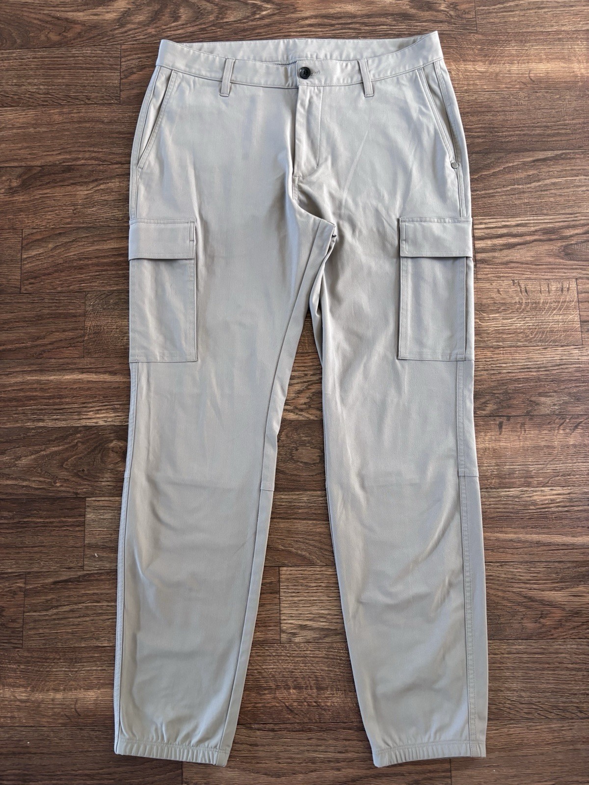 Vuori Men’s Meta Everyday Performance Cargo Pants Joggers 33 Brown