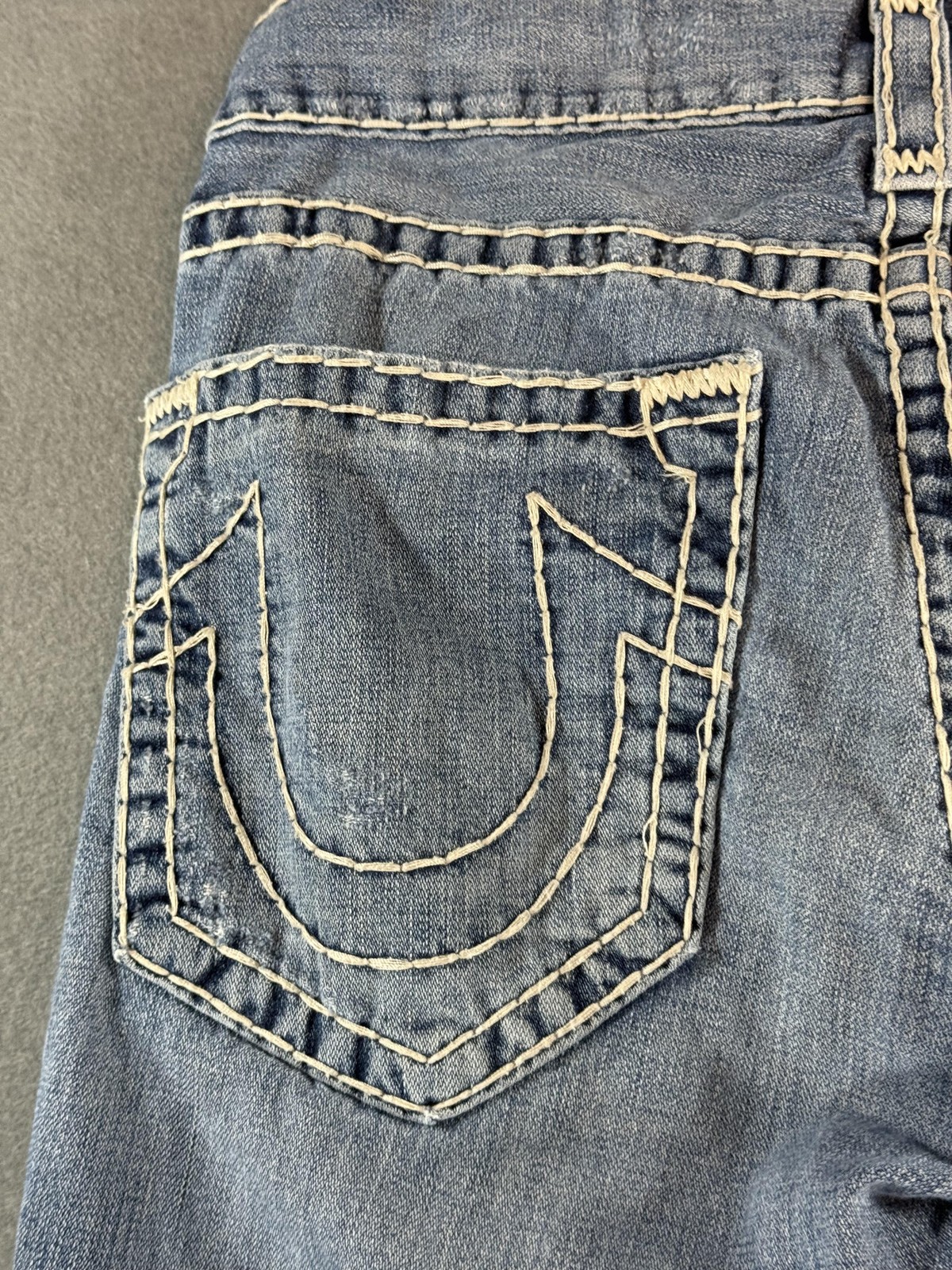 True Religion Bobby Super T Jeans Mens 32 Med Wash Relaxed Bootcut Distressed