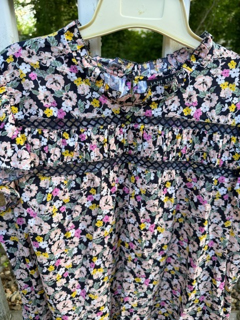 NEW Lane Bryant smocked yoke, Pretty Summer floral top Ruffle Cap Sleeves 18