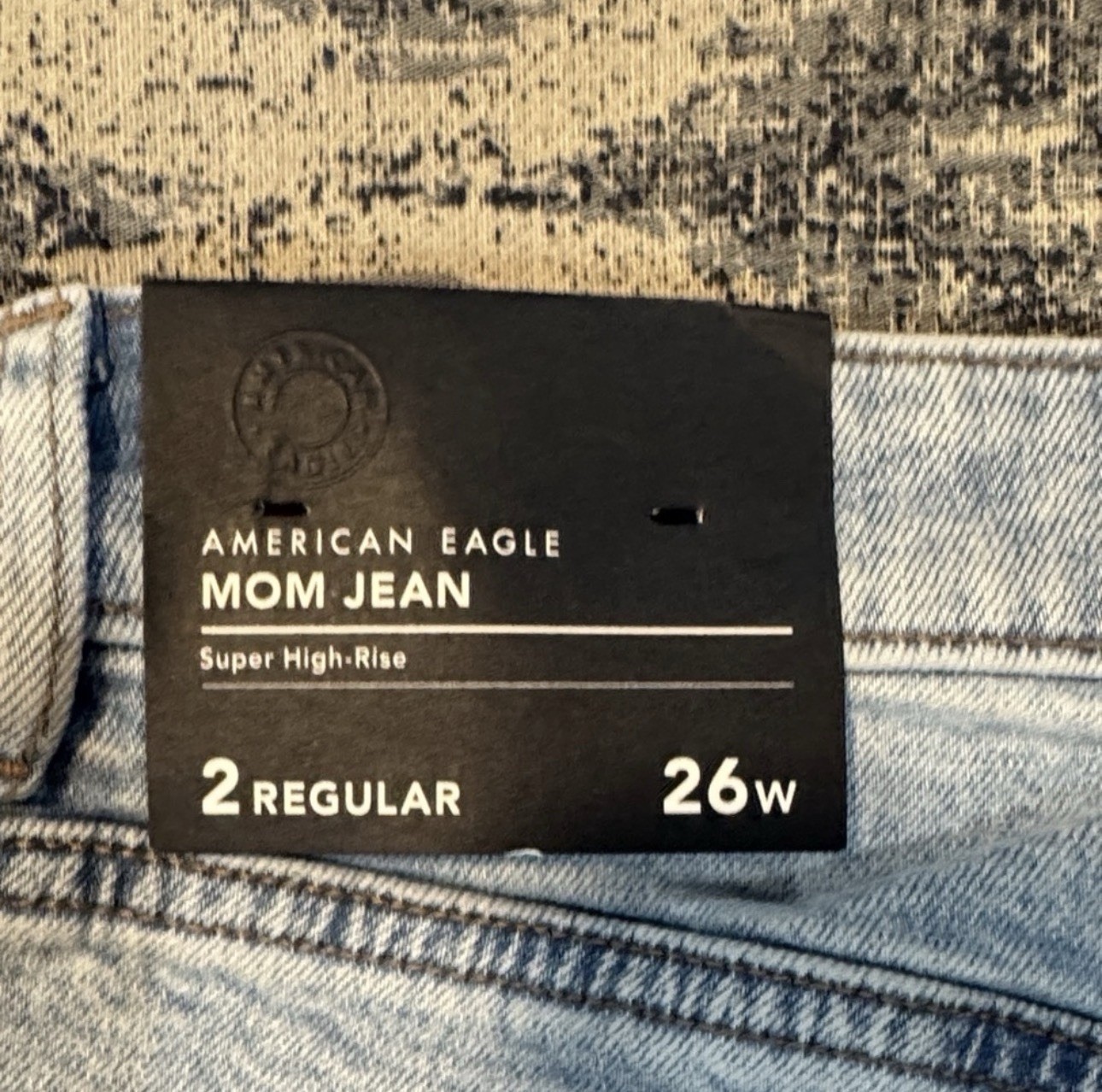 American Eagle Mom Jeans High Rise Stretch Light Wash Distressed Jeans Sz 2 NWT