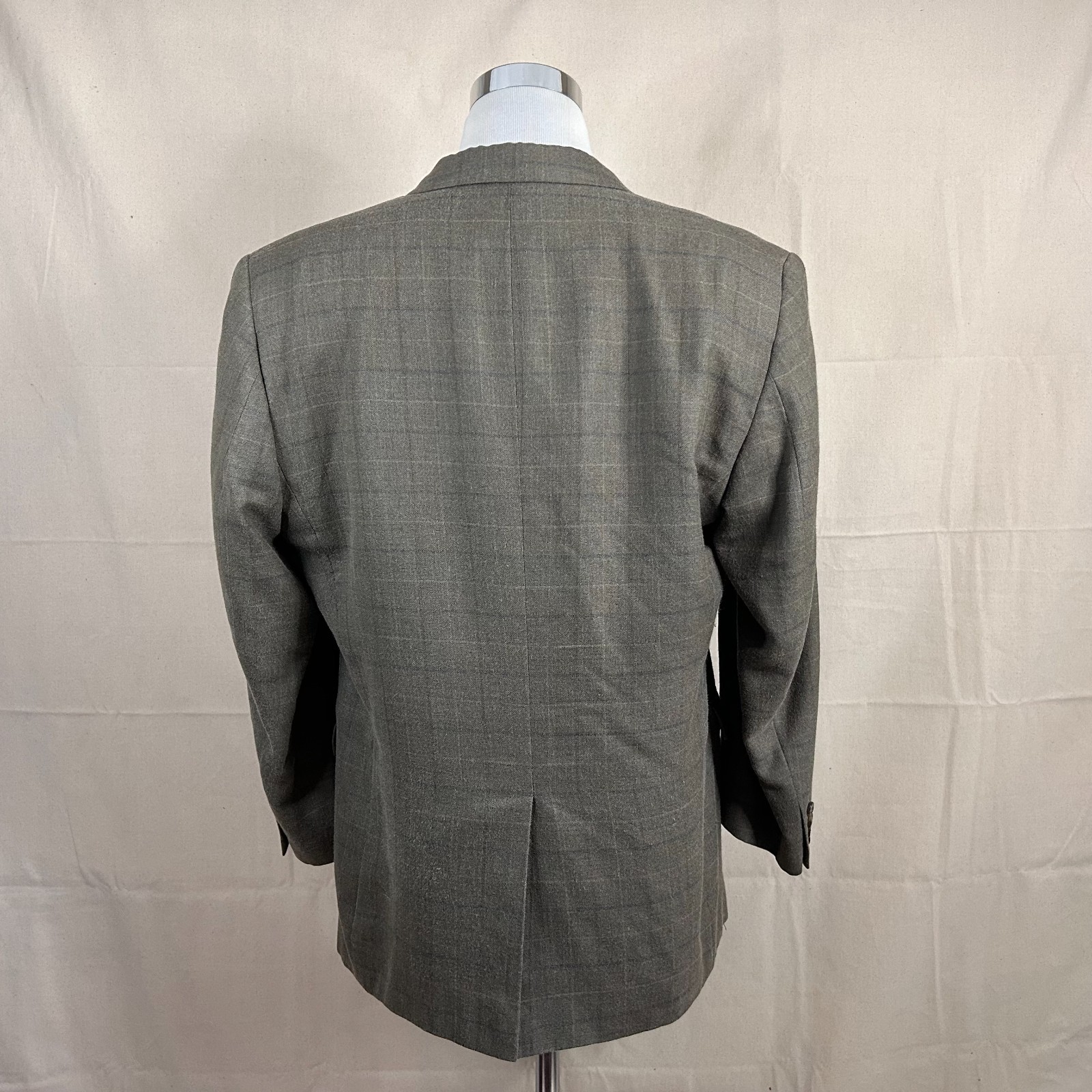 Jos A Bank 46R Sport Coat Silk Wool Blend Beige Plaid Two Button Lined Vented