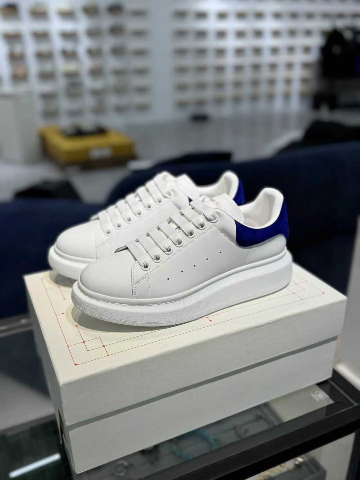 Alexander McQueen sneakers Navy blue velvet Men’s Little white